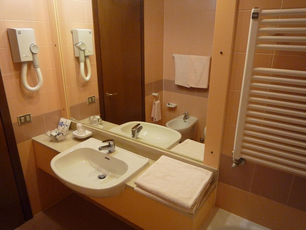 Modo Hotel Vercelli Room photo